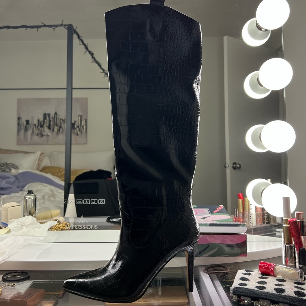 Black crock print knee boots!!